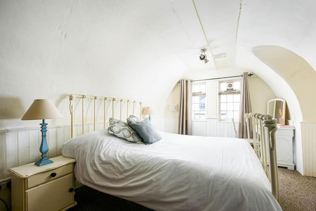 Unique 1 Bedroom Apartment-Bath Buitenkant foto
